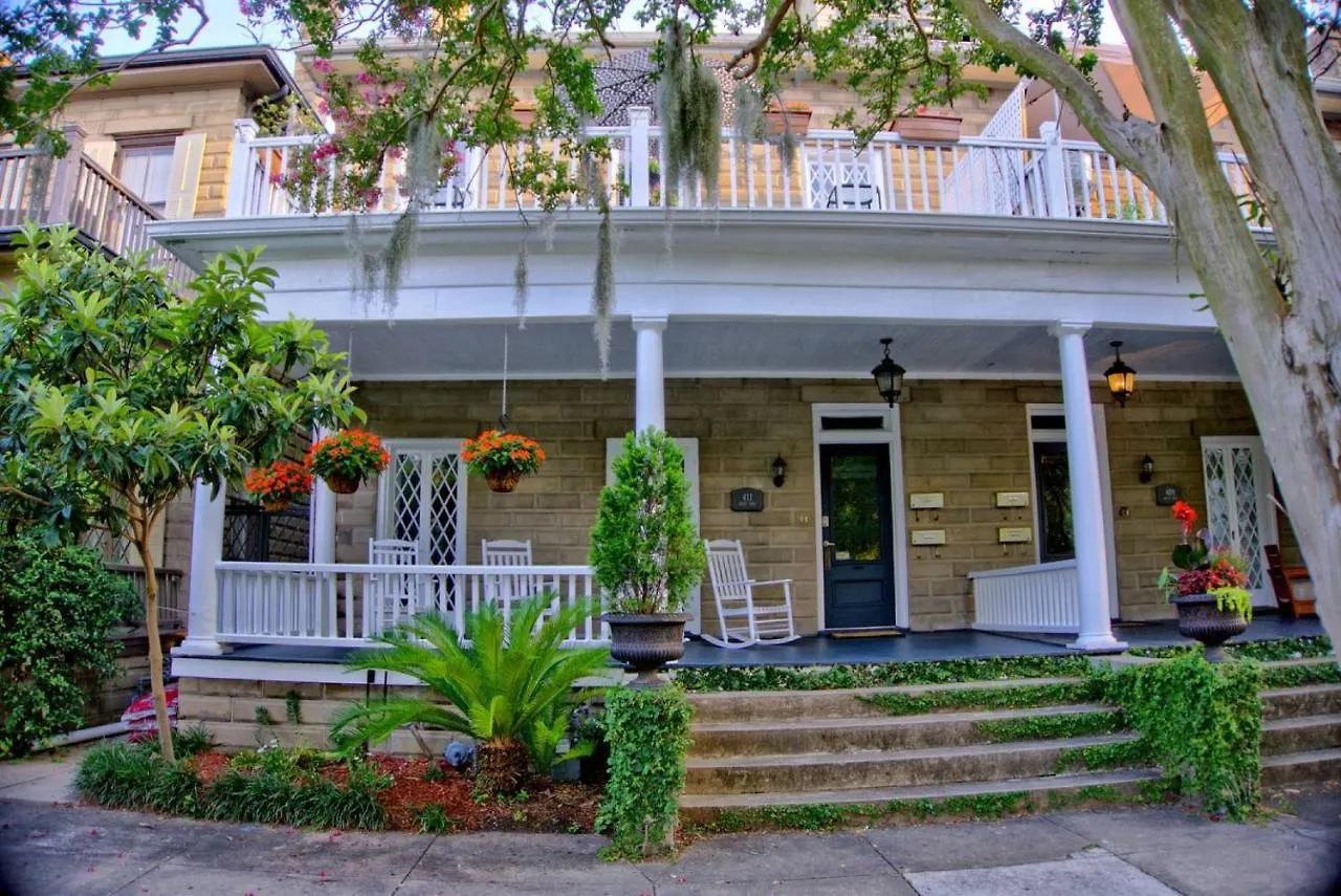 ベッド・アンド・ブレックファスト Beautiful 6 Bed, 5 Bath Historic Savannah Home 米国