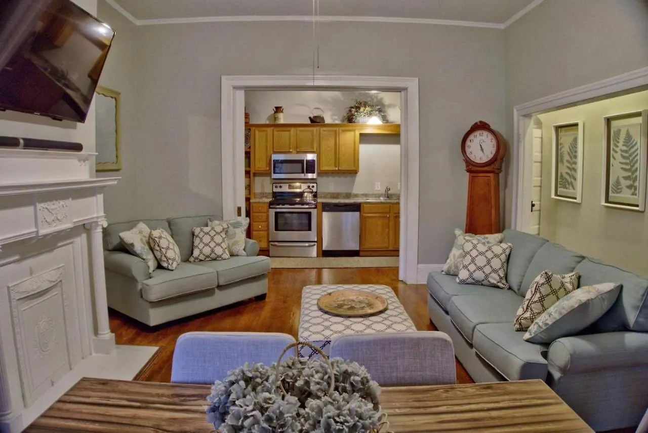 Beautiful 6 Bed, 5 Bath Historic Savannah Home