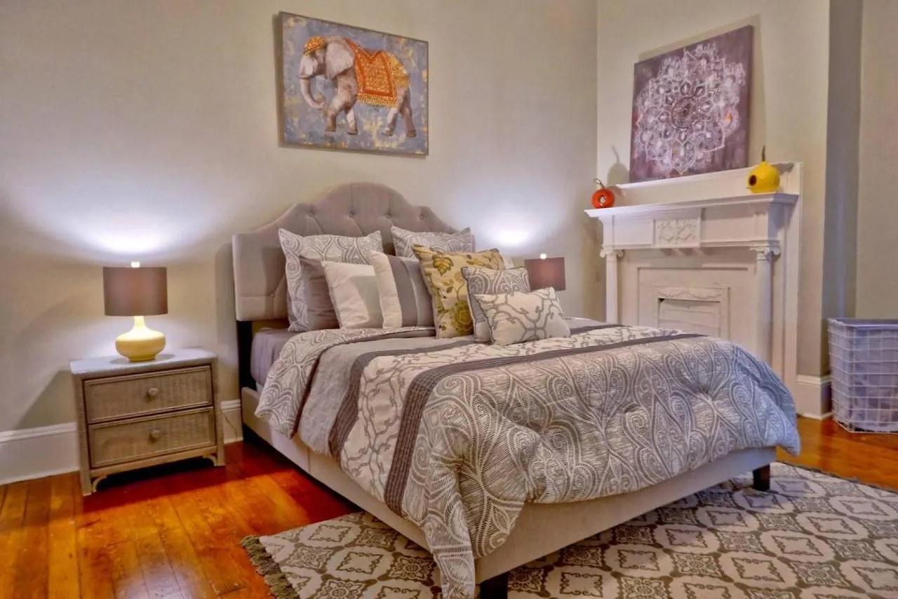 Alojamento de Acomodação e Pequeno-almoço Beautiful 6 Bed, 5 Bath Historic Savannah Home Estados Unidos da América