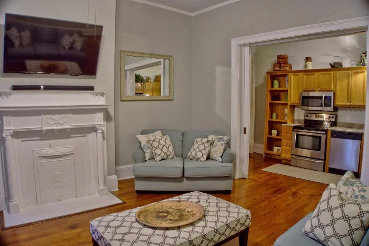Beautiful 6 Bed, 5 Bath Historic Savannah Home