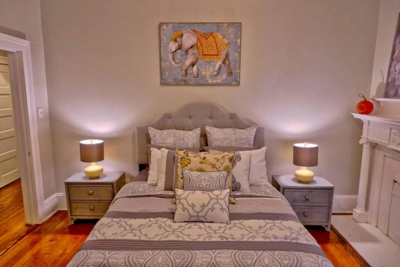 Beautiful 6 Bed, 5 Bath Historic Savannah Home Alojamento de Acomodação e Pequeno-almoço