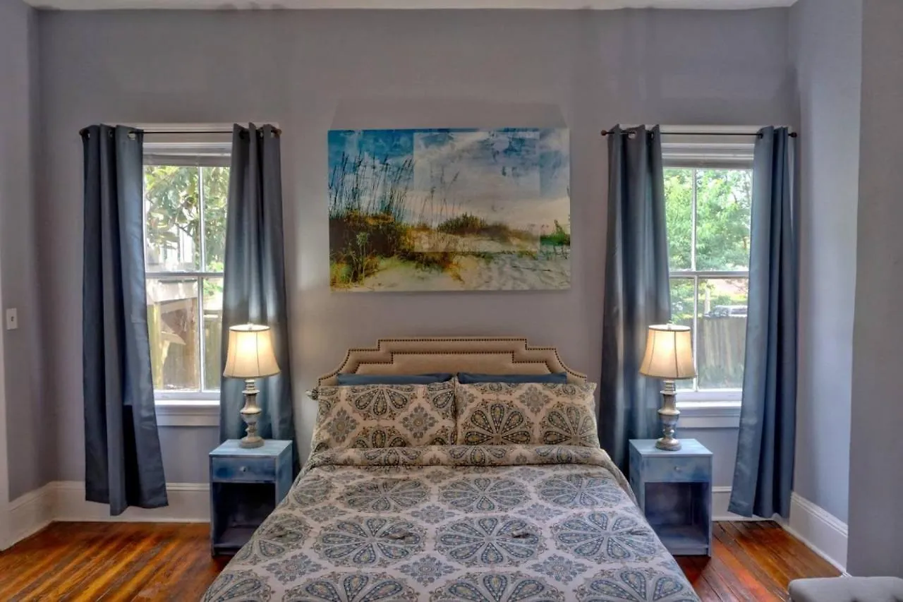 Beautiful 6 Bed, 5 Bath Historic Savannah Home